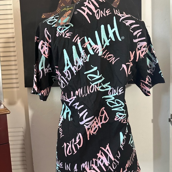 🆕Aaliyah T-Shirt - Picture 8 of 12